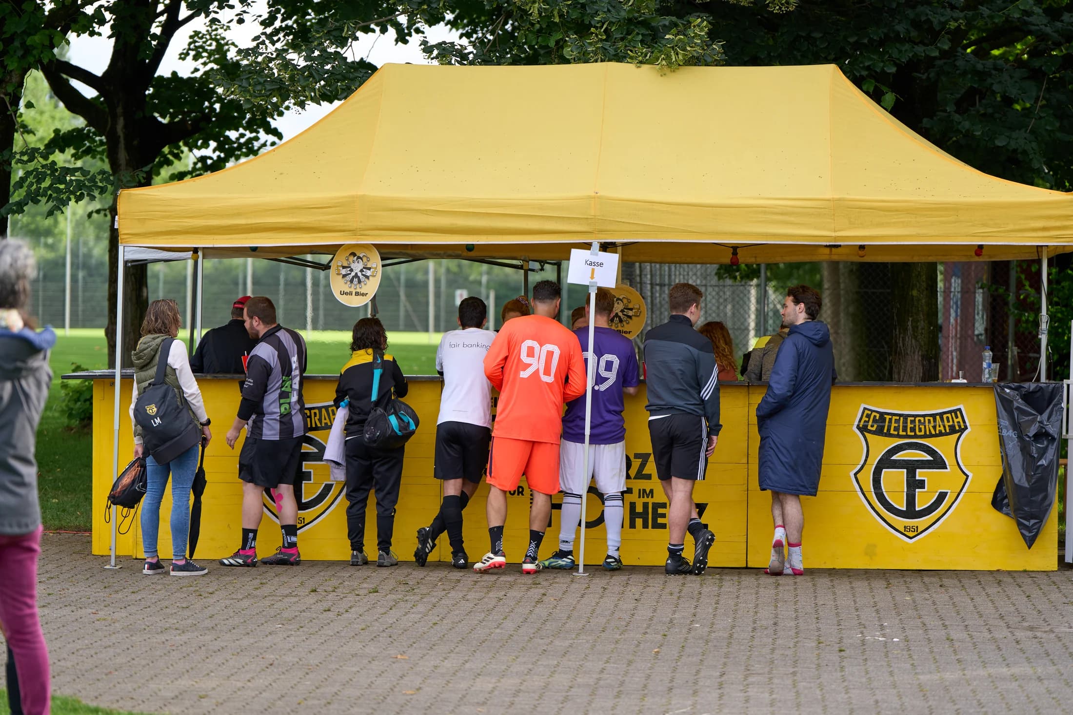 Vereinsleben neben dem Platz