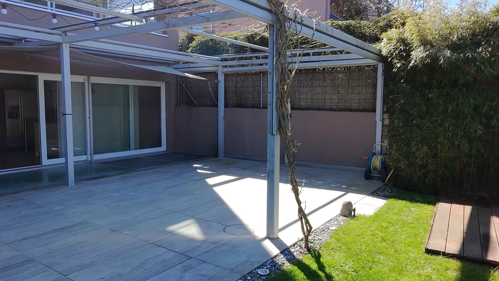 Terrasse und Zugang · Filmstill